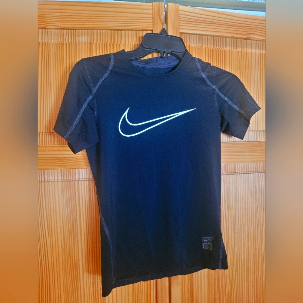 Nike Boys DriFit Shirt Medium